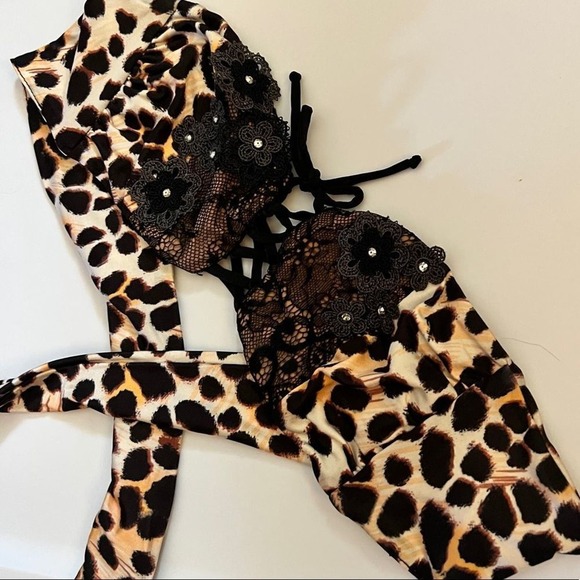 Beach Bunny Born to be Wild Leopard Bandeau Bikini Top‎ - Picture 5 of 9